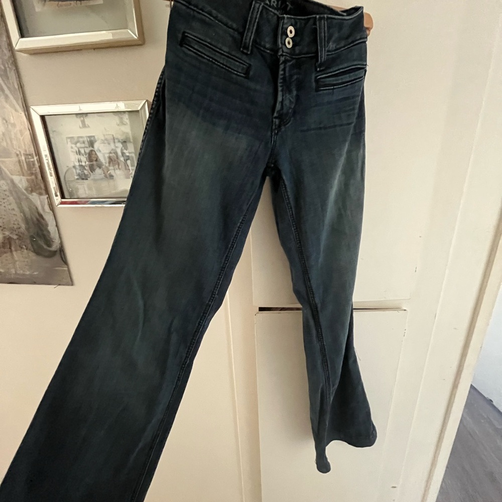 Ariat jeans perfect condition flare bottoms are not distressed at all